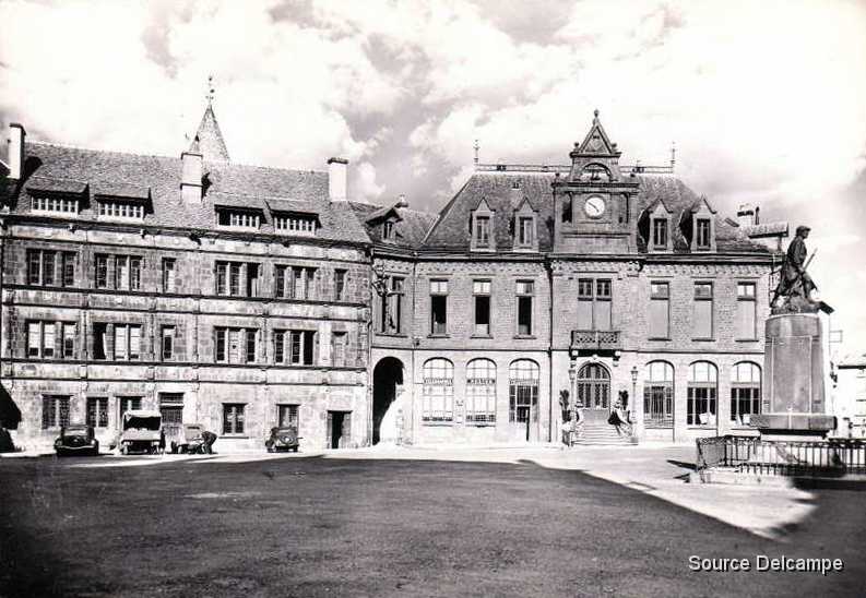 15 Saint Flour La Maison Consulaire I.jpg